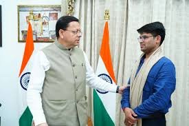 फ्लाइंग कार बनाने वाले युवा उद्यमी रवि टम्टा के नवाचार से प्रभावित हुए सीएम धामी, हरसंभव मदद का दिया भरोसा
